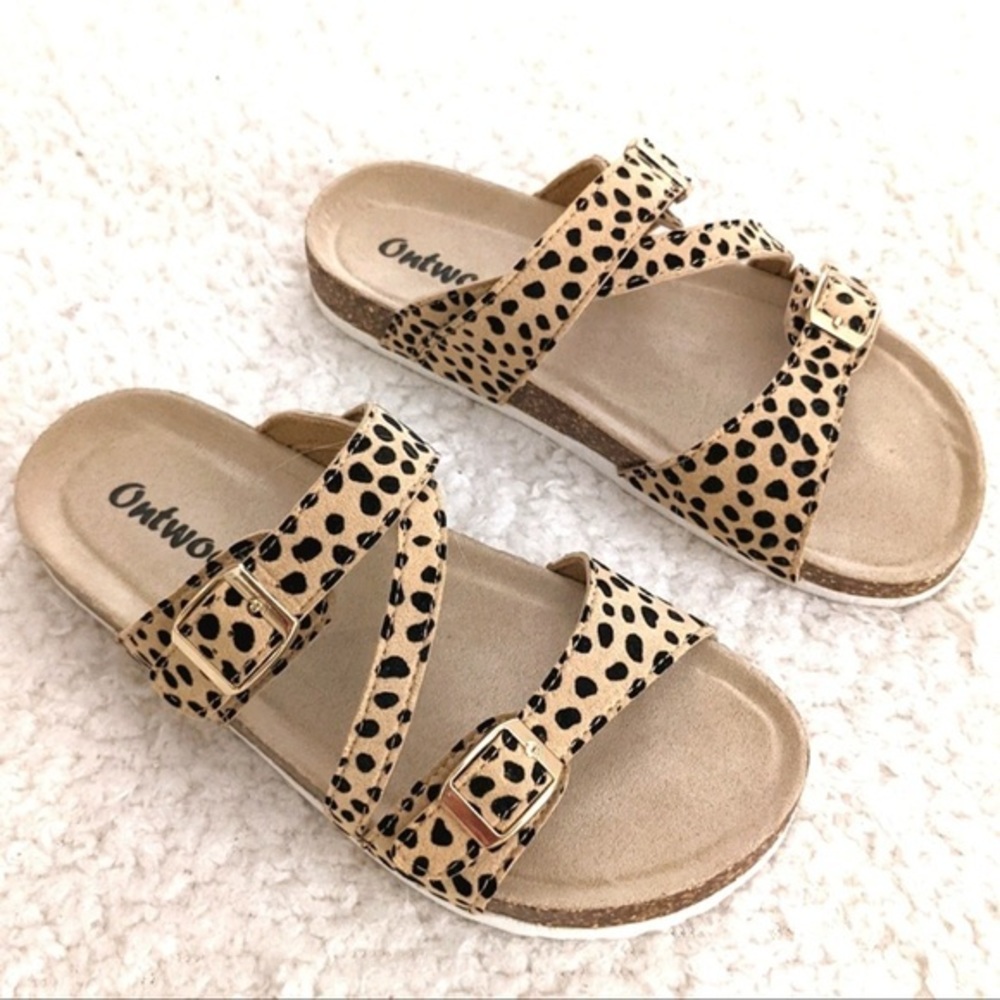 New in box Outwoods Cheetah Print Strappy Sandals